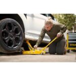 Cric idraulico a carrello Sollevatore Martinetto per Auto 2T 2000 KG Stanley - immagine 3
